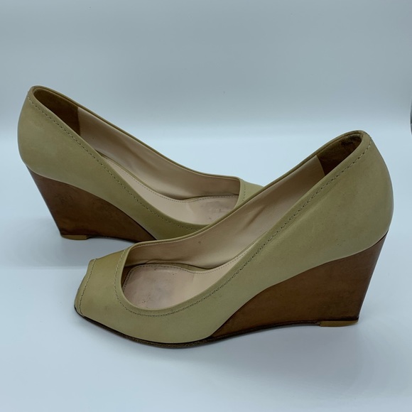 🌟PRADA NUDE LEATHER WEDGES - Picture 2 of 8